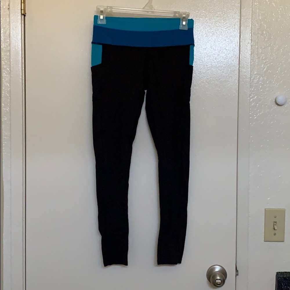 Blue and black workout leggings w/ phone pocket